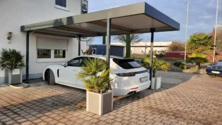 Carport mit Nebenraum