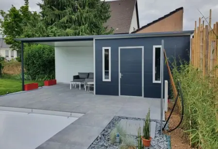 Gartenhaus mti Falchdach und Unterstand 