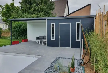 Gartenhaus mti Falchdach und Unterstand 