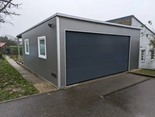 Isolierte Doppelgarage